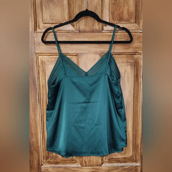 ✨️Final Price✨️NWT sz M Express Hunter Green Spaghetti Strap Cami - Picture 3 of 5